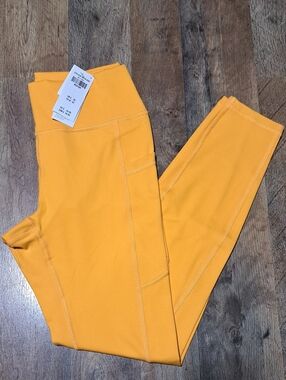 Gilly Hicks Go Recharge Soft Leggings With Pockets, Size Medium. Bright Orange